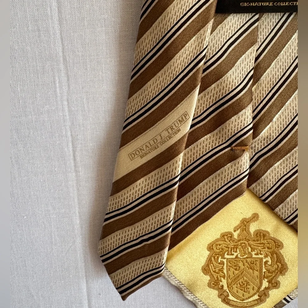 Donald Trump Signature Collection 100% Silk Gold Striped Men's Tie